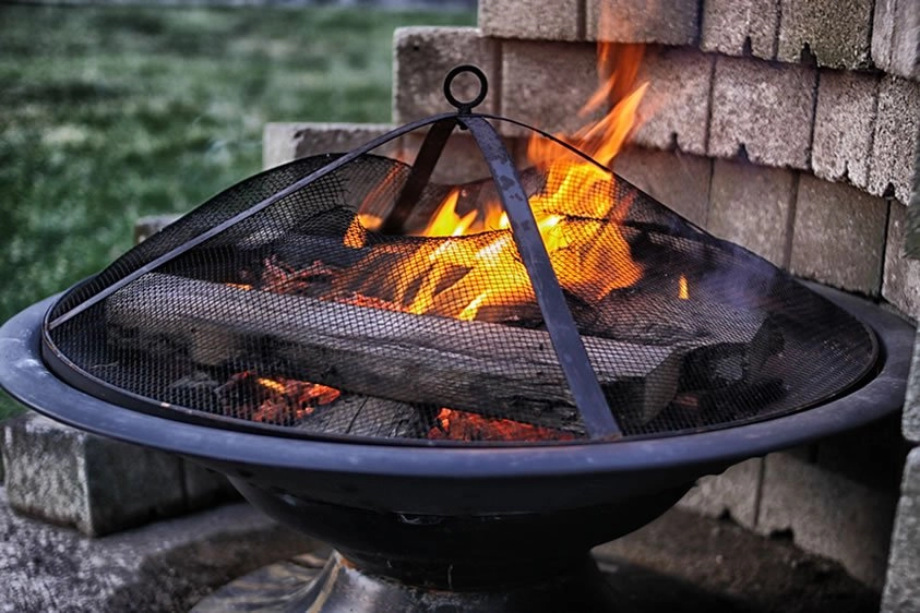 Choosing the Right Wood for Your Fire Pit You Really Want